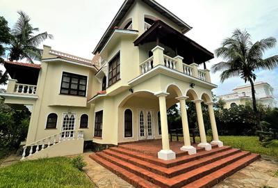 4 Bed Villa with En Suite in Diani