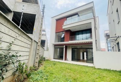 5 Bed Townhouse with En Suite in Lavington - 2