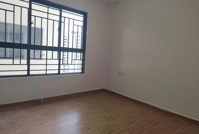4 Bed Apartment with En Suite in Parklands - 2