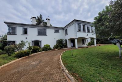 5 Bed House with En Suite in Runda
