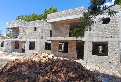 4 Bed Villa with En Suite at Greenwood Dr