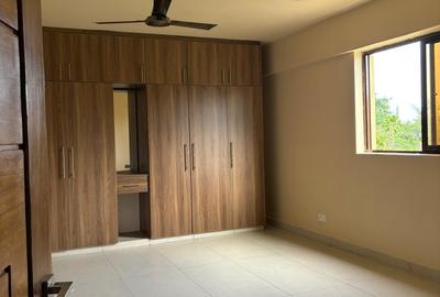 4 Bed Apartment with En Suite at Moyne Drive - 2