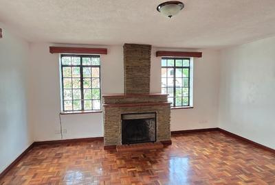 5 Bed Townhouse with En Suite in Lavington - 3