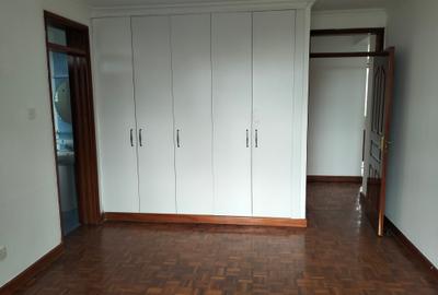 4 Bed Townhouse with En Suite in Nyari - 2