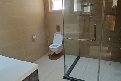 Serviced 2 Bed Apartment with En Suite at Links Road