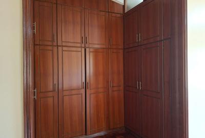 5 Bed House with Staff Quarters in Runda - 3