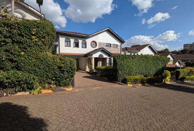 5 Bed Townhouse with En Suite in Spring Valley - 2