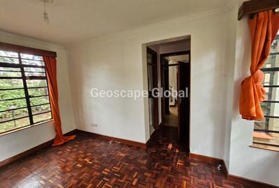4 Bed House with En Suite in Nyari