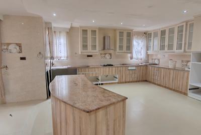 4 Bed House with En Suite in Karen - 4