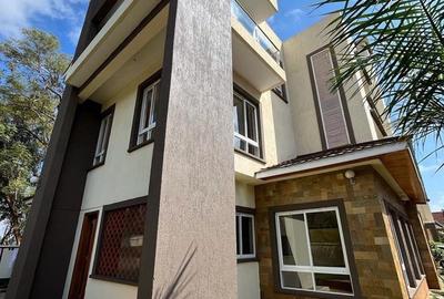 5 Bed Townhouse with En Suite in Lavington