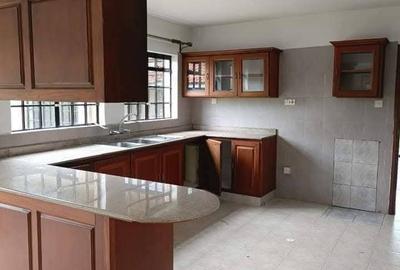5 Bed Townhouse with En Suite in Runda - 2