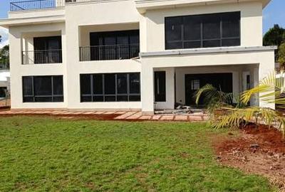5 Bed Villa in Kyuna