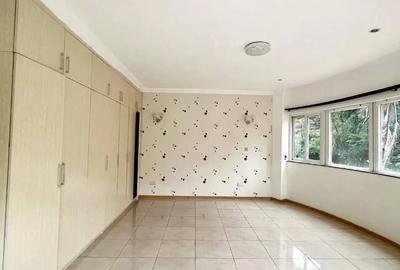 4 Bed Townhouse with En Suite at Riverside Drive - 3