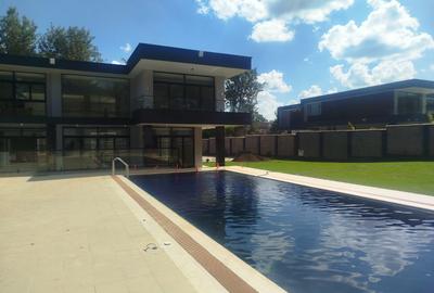 5 Bed House with En Suite in Nyari - 2