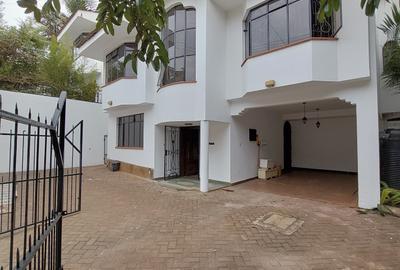 5 Bed Townhouse with En Suite in Riverside