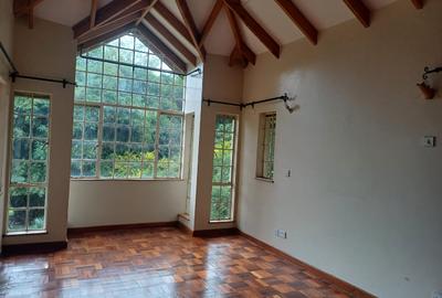5 Bed Villa with En Suite in Runda