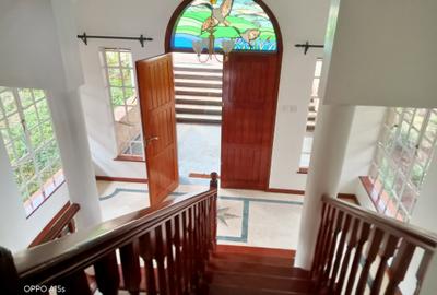 5 Bed House with En Suite in Nyari