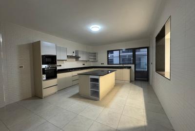 Serviced 4 Bed Apartment with En Suite in Kilimani