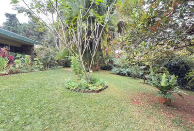 4 Bed House with En Suite in Lavington - 3