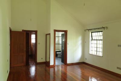 4 Bed Villa with En Suite in Spring Valley - 4