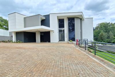5 Bed Villa with En Suite at Nyari