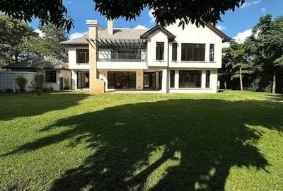 5 Bed House with En Suite in Runda