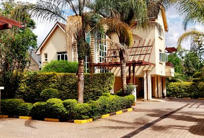 5 Bed Apartment with En Suite in Lavington