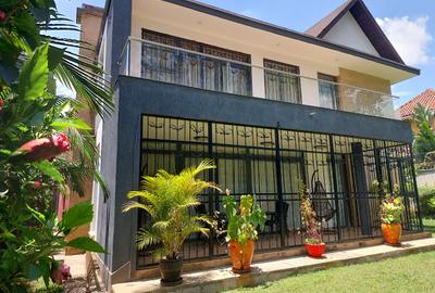 4 Bed House with En Suite at Roysambu