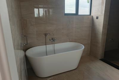 5 Bed Townhouse with En Suite at Lavington - 3