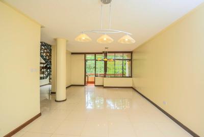 4 Bed Apartment with En Suite in Riverside - 2