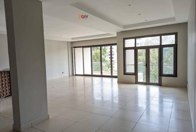 3 Bed Apartment with Gym in Riverside - 3