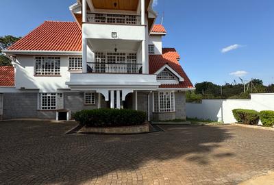 5 Bed House with En Suite at Runda