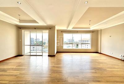 3 Bed Apartment with En Suite in Riverside