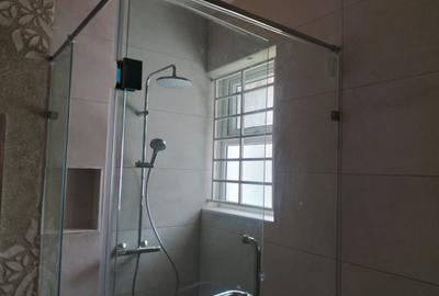 5 Bed Townhouse with En Suite in Rosslyn - 4