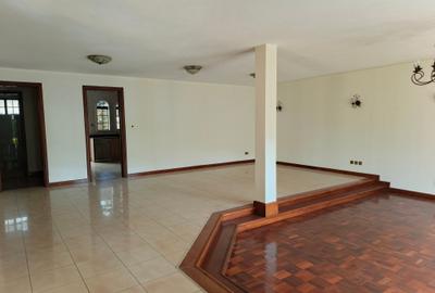 5 Bed House with En Suite at Brookside
