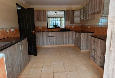 5 Bed Townhouse with En Suite at Lavington - 3