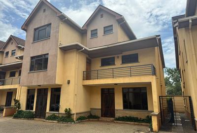 5 Bed Townhouse with En Suite in Lavington - 2