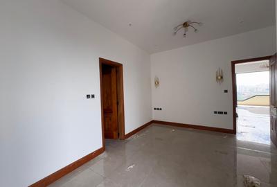 3 Bed Apartment with En Suite in Riverside - 4