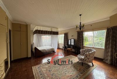 5 Bed House with En Suite in Runda - 4
