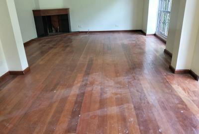 5 Bed Townhouse with En Suite in Brookside - 3