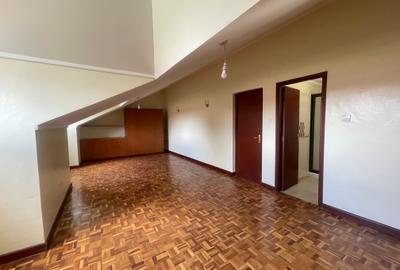 5 Bed Townhouse with En Suite in Lavington - 4