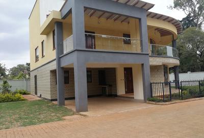 5 Bed Villa with En Suite at Lavington - 2