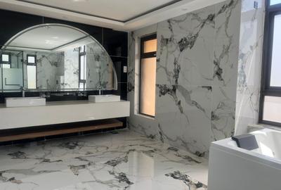 6 Bed House with En Suite in Runda - 4