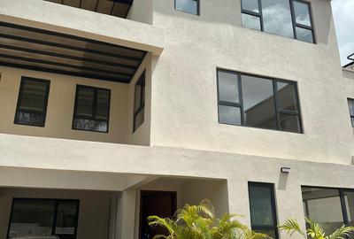 5 Bed Townhouse with En Suite at Manyani Cl - 2