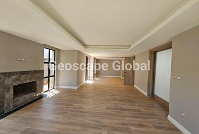 5 Bed Villa with En Suite in Runda - 4