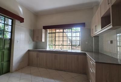 5 Bed Townhouse with En Suite in Lavington - 4