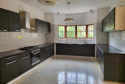 5 Bed Townhouse with En Suite at Runda Drive - 2