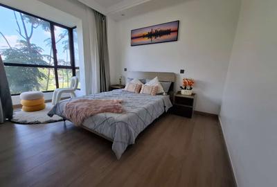 3 Bed Apartment with En Suite in Riverside