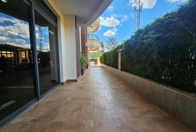 Serviced 3 Bed Apartment with En Suite in Riverside