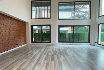 5 Bed Villa with En Suite in Lavington - 2